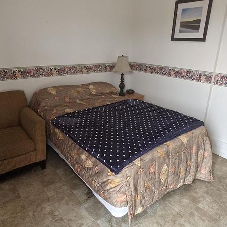 Balgonie Motel Motor Inn Pilot Butte Extérieur photo